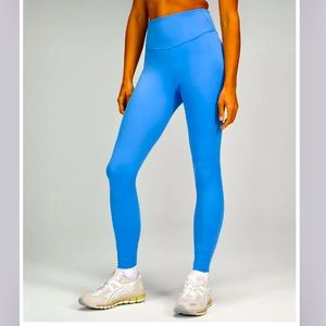 Lululemon Base Pace High-Rise Running Tight
28" Brushed Nulux Size 6 Leggings